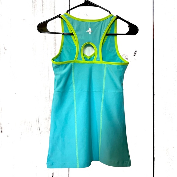 🔥Women’s Old Navy active wear tank top ✨ - Picture 2 of 4